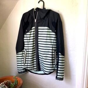 Lululemon light weight jacket - size 4 - mint and black stripes “vintage”